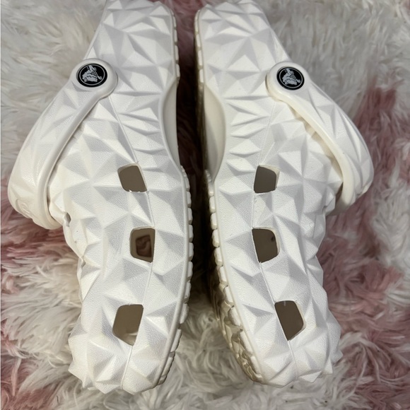 White Crocs 5M/7W Fun Geometric Style - Picture 6 of 7